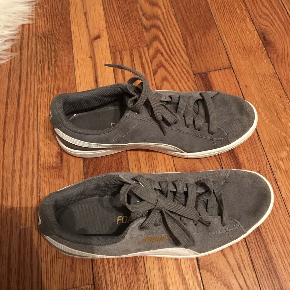 Women’s grey puma foams size 5!